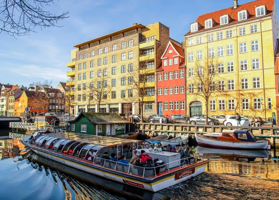 Kanalbootsfahrt, enthalten im Kopenhagen Bus- und Boot-Ticket, vorbei an Nyhavn