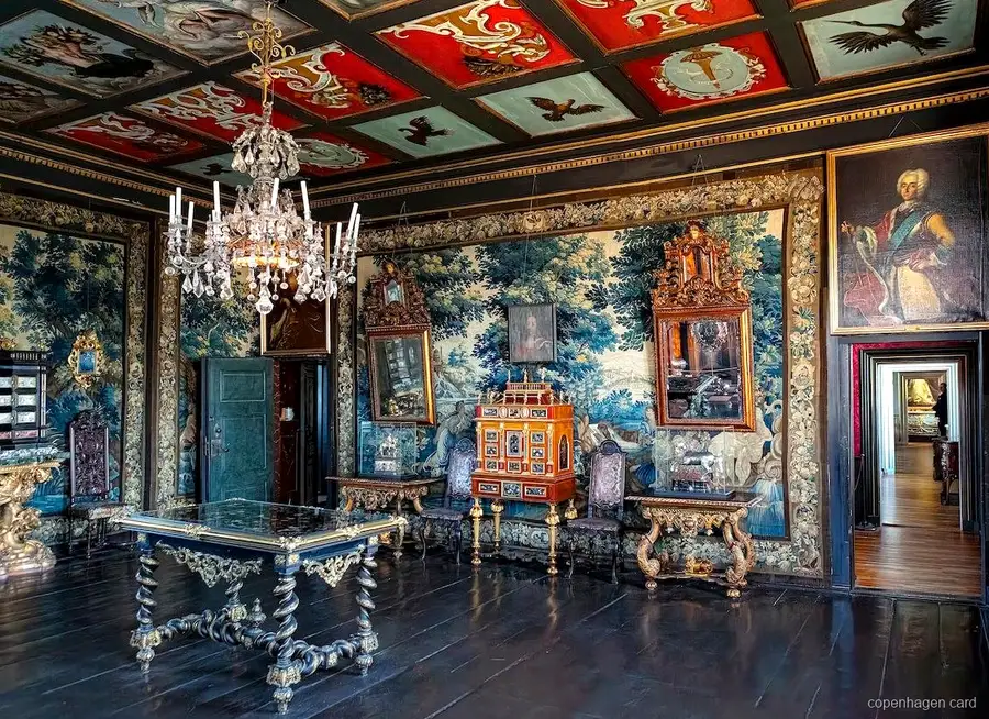 Deense kroonjuwelen tentoongesteld in de schatkamer van Rosenborg Slot
