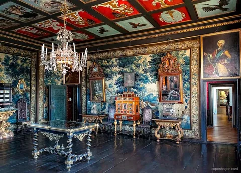 De Danske Kronjuveler udstillet i Rosenborg Slots Skatkammer