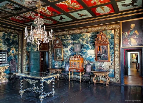 Dänische Kronjuwelen ausgestellt in der Schatzkammer von Schloss Rosenborg